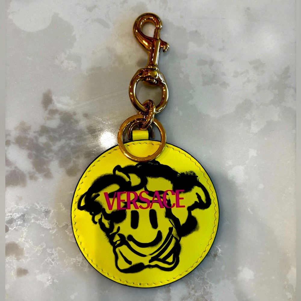 *NWT*VERSACE SMILEY MEDUSA GRAFFITI Leather BAG CHARM KEY RING CHAIN